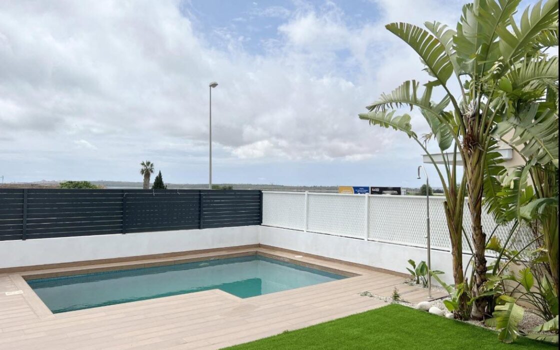 Вилла в Сьюдад Кесада 126 кв.м с террасой у моря