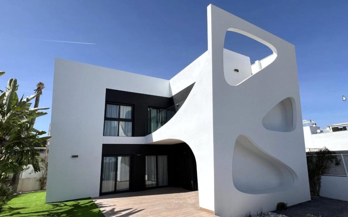 Вилла в Сьюдад Кесада 126 кв.м с террасой у моря