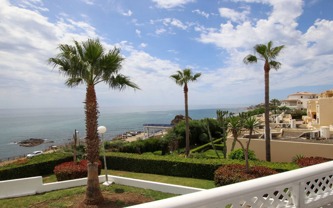 Апартаменти 2+1 у моря в Михас Коста, 57.9 кв.м з меблями