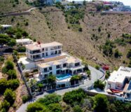 Дом в Бенидорме с видом на море и бассейном 900 кв.м