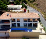 Дом в Бенидорме с видом на море и бассейном 900 кв.м