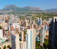 Дом в Бенидорме с видом на море и бассейном 900 кв.м