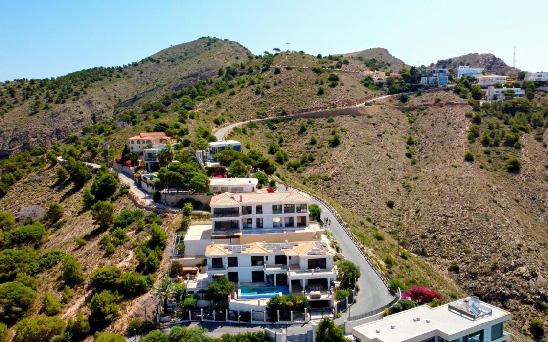 Дом в Бенидорме с видом на море и бассейном 900 кв.м