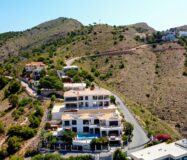 Дом в Бенидорме с видом на море и бассейном 900 кв.м