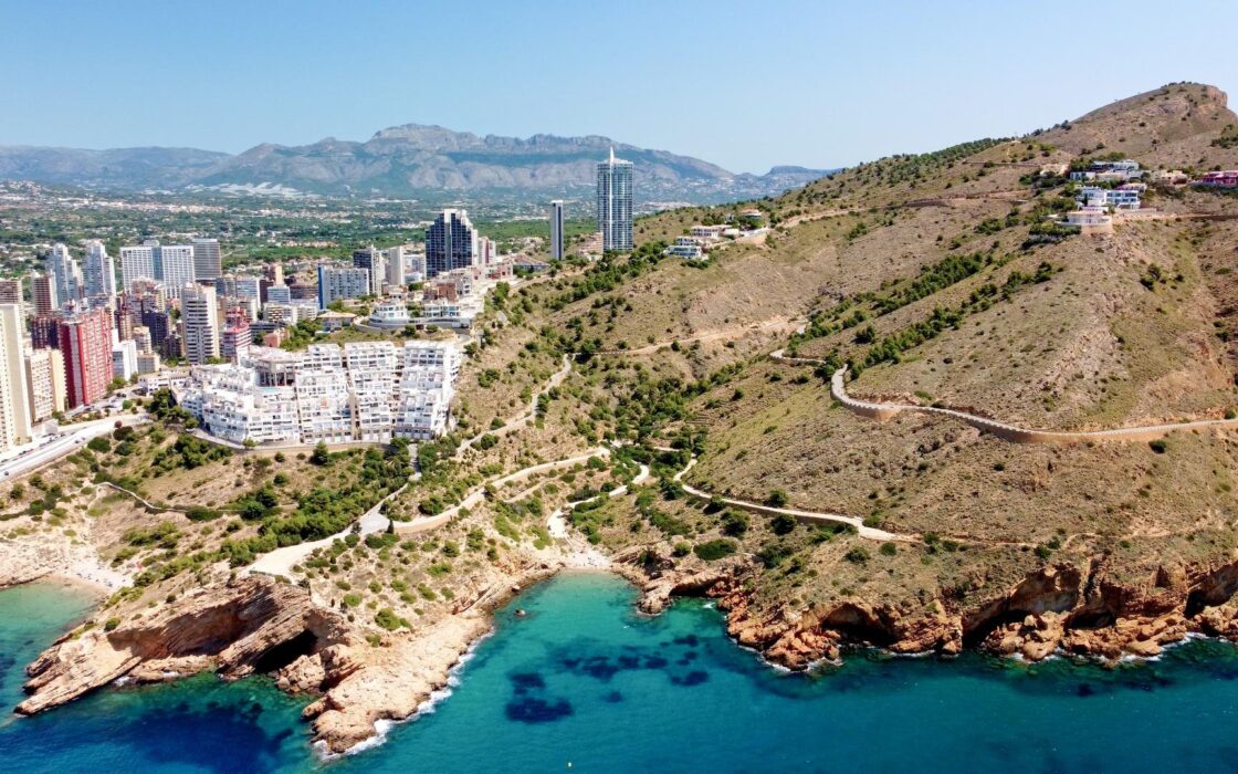 Дом в Бенидорме с видом на море и бассейном 900 кв.м