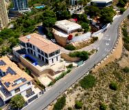 Дом в Бенидорме с видом на море и бассейном 900 кв.м