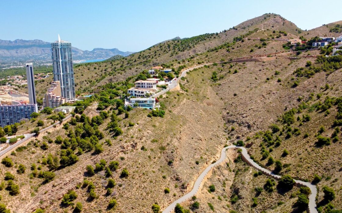 Дом в Бенидорме с видом на море и бассейном 900 кв.м