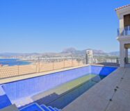 Дом в Бенидорме с видом на море и бассейном 900 кв.м