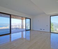 Дом в Бенидорме с видом на море и бассейном 900 кв.м