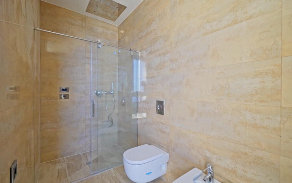 Дом в Бенидорме с видом на море и бассейном 900 кв.м