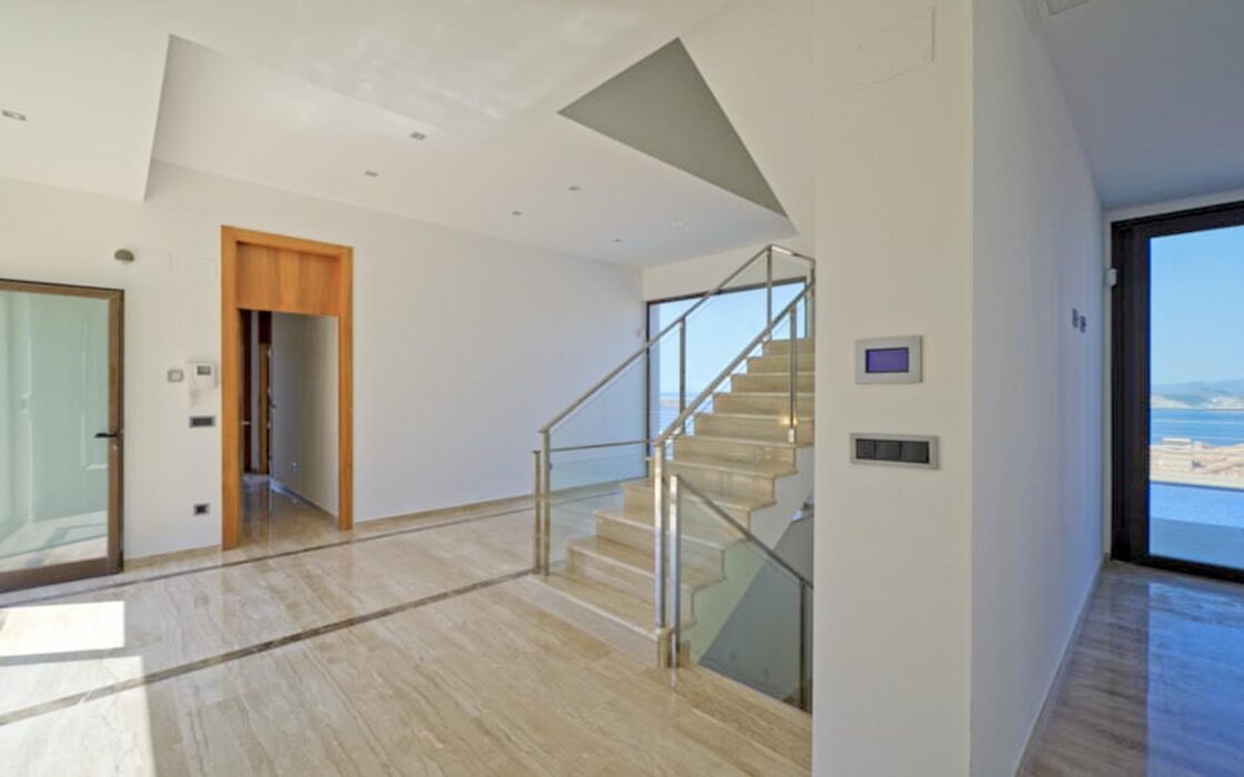 Дом в Бенидорме с видом на море и бассейном 900 кв.м