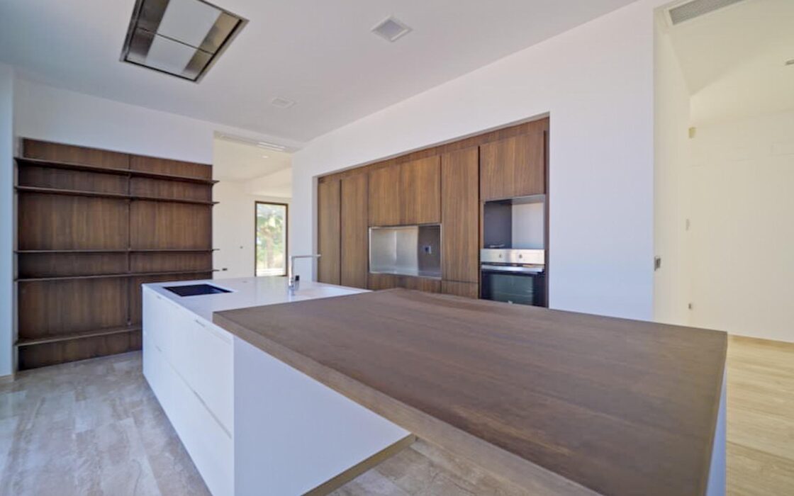 Дом в Бенидорме с видом на море и бассейном 900 кв.м