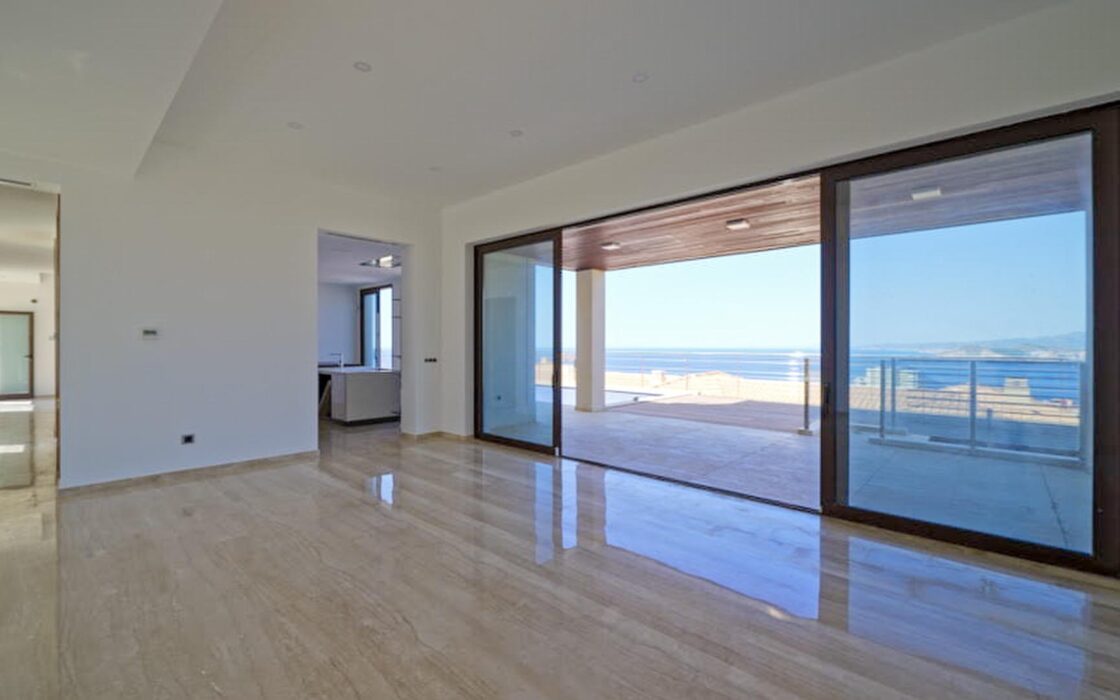 Дом в Бенидорме с видом на море и бассейном 900 кв.м