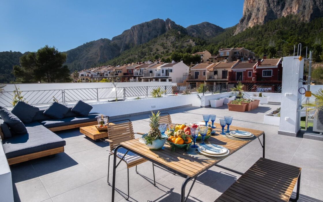 Виллы с видом на море в Полопе, 3 комнаты, новый жилой комплекс