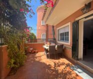 Угловая Вилла в Ориуэла-Коста с Бассейном и 4 Спальнями