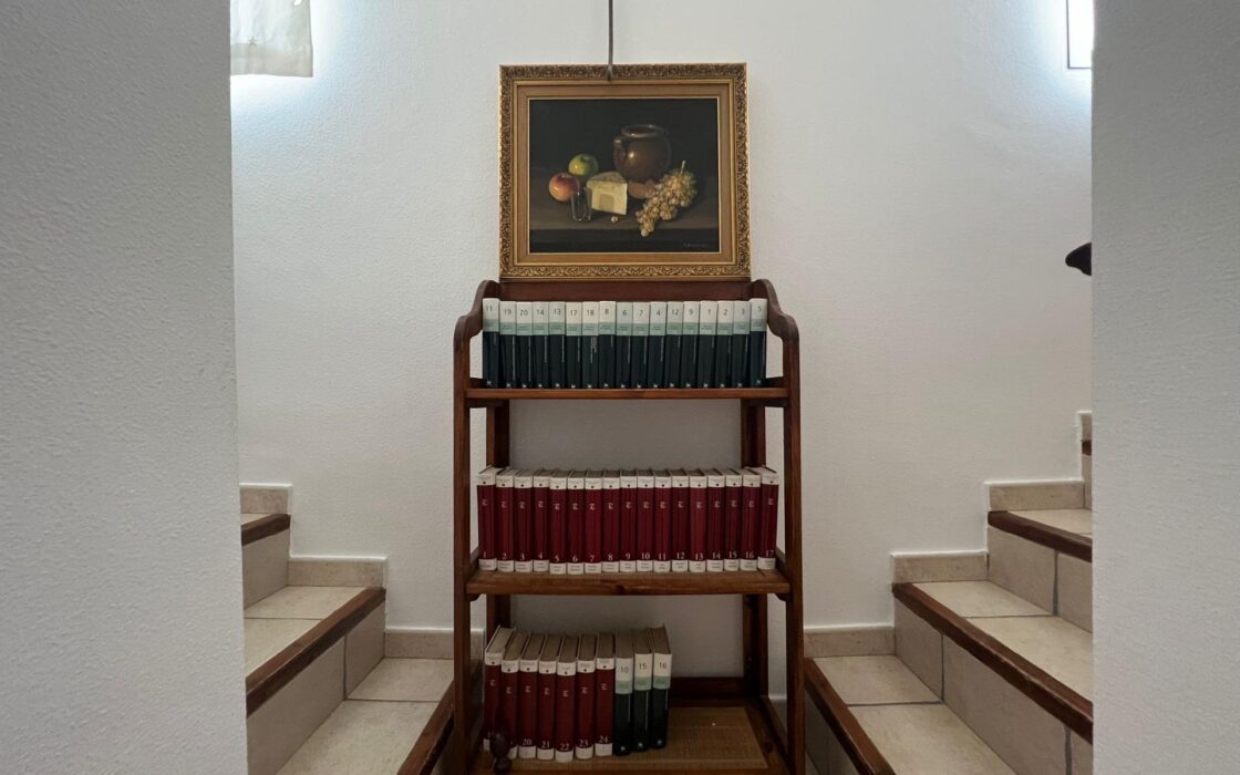 Угловая Вилла в Ориуэла-Коста с Бассейном и 4 Спальнями