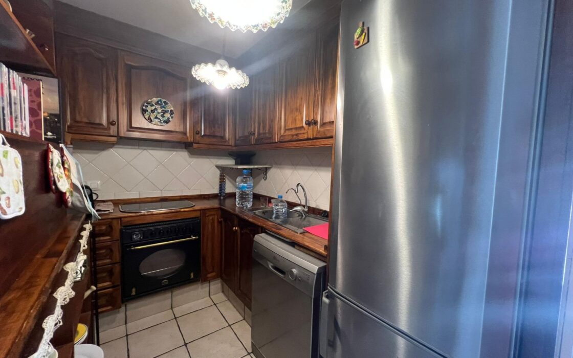 Угловая Вилла в Ориуэла-Коста с Бассейном и 4 Спальнями