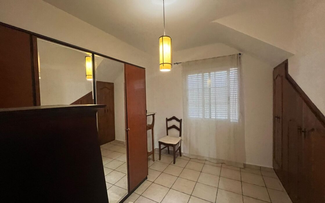 Угловая Вилла в Ориуэла-Коста с Бассейном и 4 Спальнями