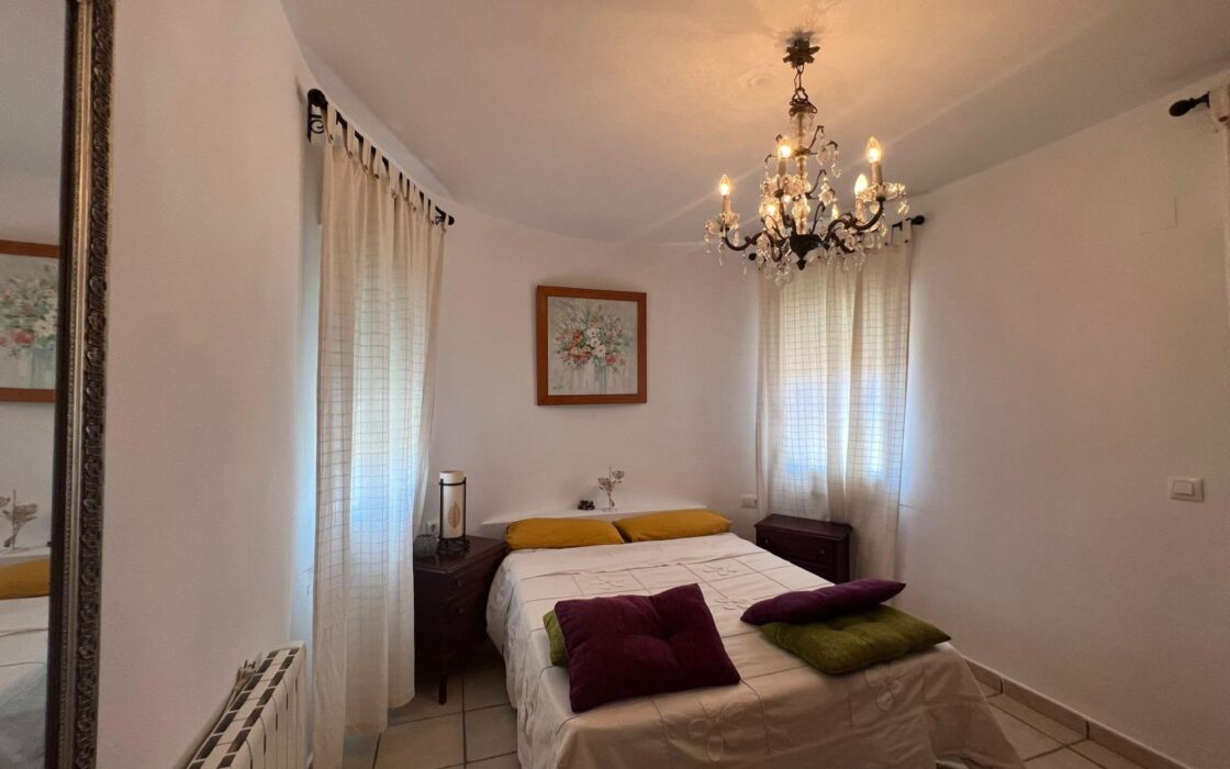 Угловая Вилла в Ориуэла-Коста с Бассейном и 4 Спальнями