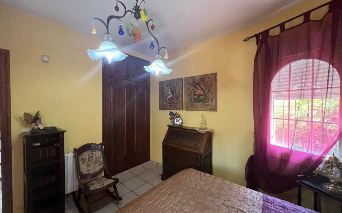 Угловая Вилла в Ориуэла-Коста с Бассейном и 4 Спальнями