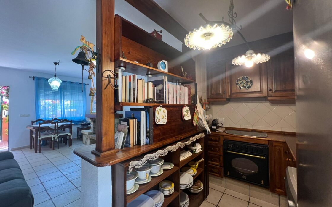 Угловая Вилла в Ориуэла-Коста с Бассейном и 4 Спальнями