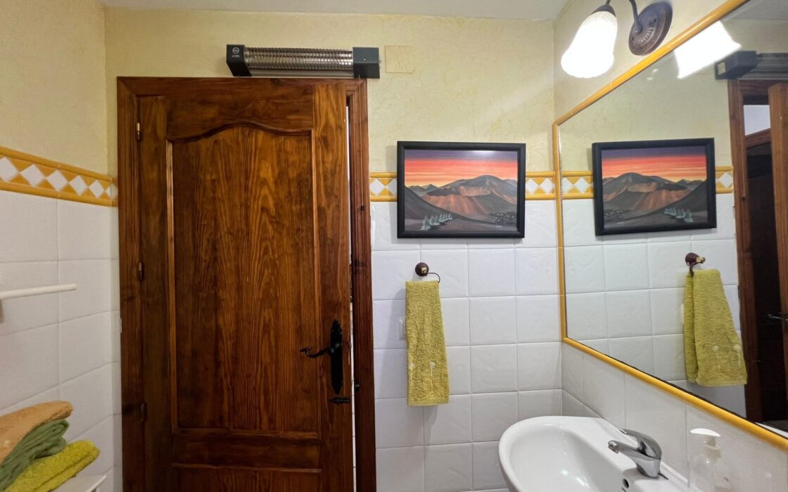 Угловая Вилла в Ориуэла-Коста с Бассейном и 4 Спальнями