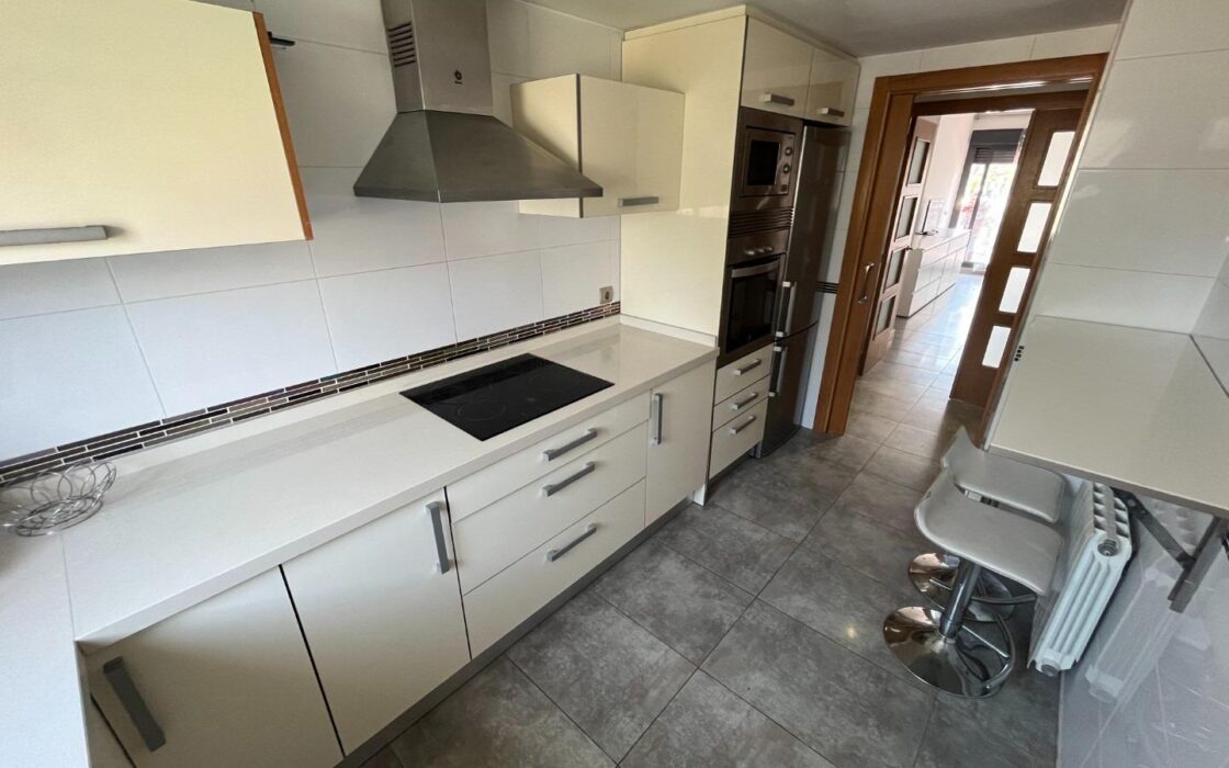 Трехкомнатная квартира 94 кв.м у пляжа Сан-Хуан в Аликанте