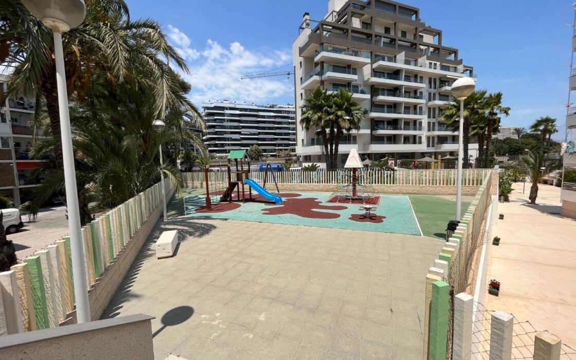 Трехкомнатная квартира 94 кв.м у пляжа Сан-Хуан в Аликанте