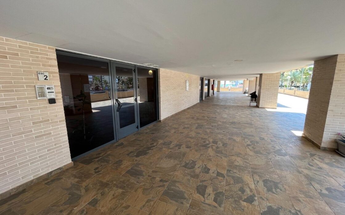 Трехкомнатная квартира 94 кв.м у пляжа Сан-Хуан в Аликанте