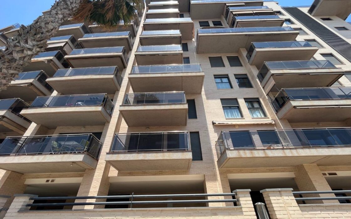 Трехкомнатная квартира 94 кв.м у пляжа Сан-Хуан в Аликанте