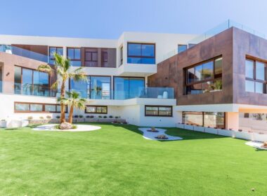 Вілла в Бенідормі 535 кв.м з видом на море та басейном