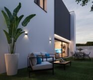 Триповерховий будинок у Денії з басейном та видом на парк Монтго