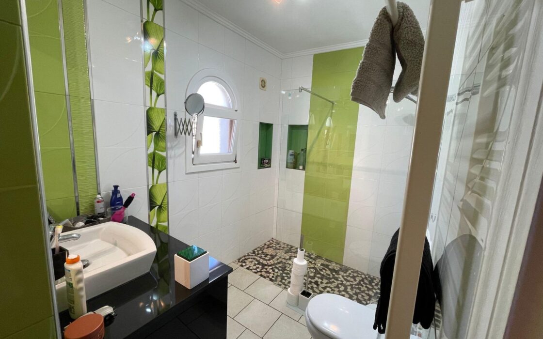 Вілла в Бениссі біля моря з басейном, 285 кв.м, 9 кімнат