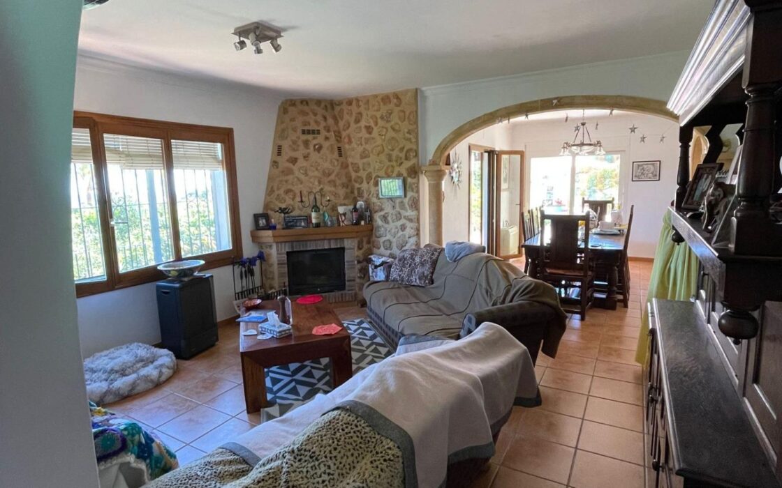 Вілла в Бениссі біля моря з басейном, 285 кв.м, 9 кімнат