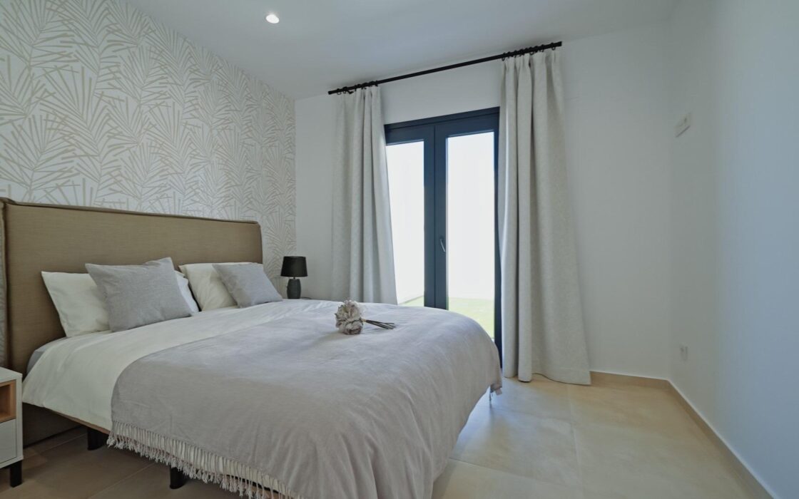 Новые виллы с видом на море в Ла-Пинада 2-3 спальни 100 кв.м