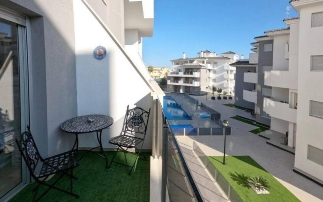 Апартаменты 3 комнаты с террасой в Ориуэла Коста 97 кв.м