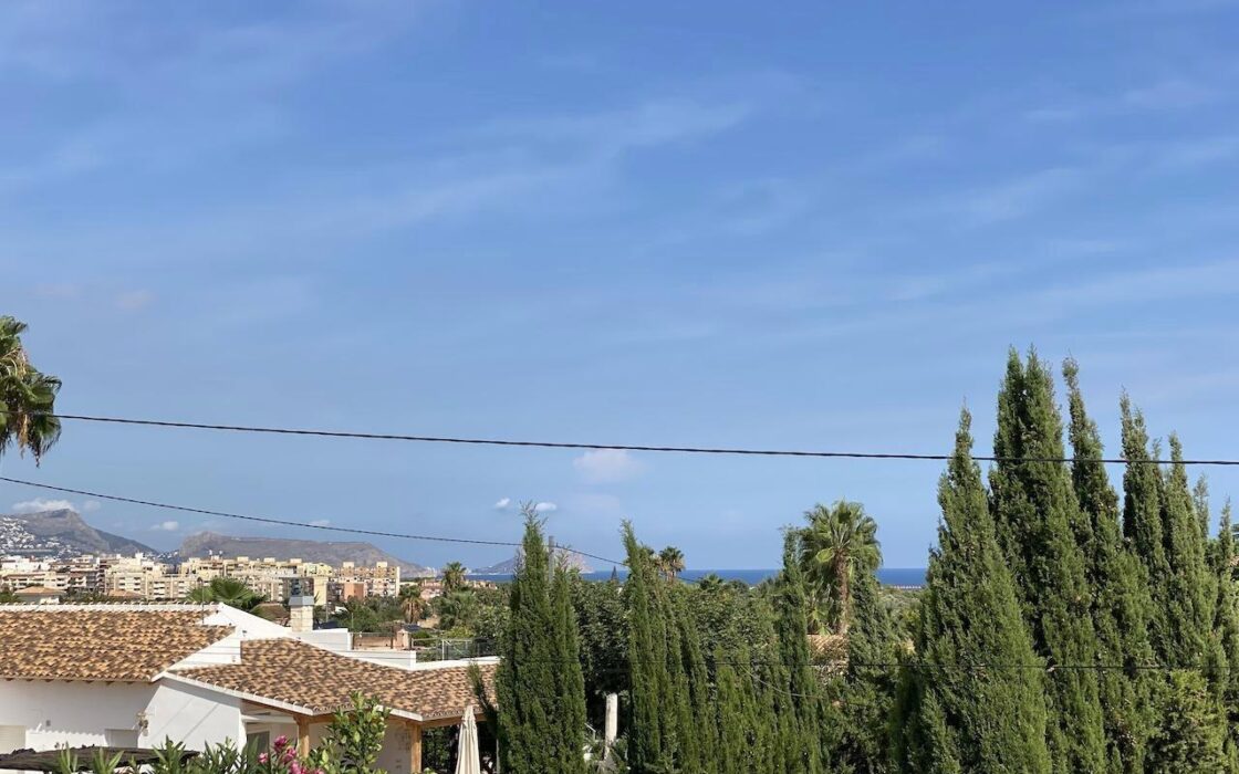 Вилла в Альфас-Дель-Пи, 4 спальни, большой бассейн, 190 кв.м