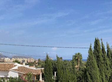 Вилла в Альфас-Дель-Пи, 4 спальни, большой бассейн, 190 кв.м