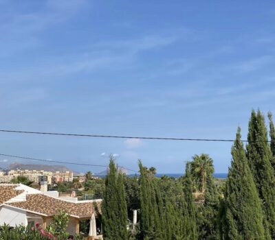 Вілла в Альфас-Дель-Пі, 4 спальні, великий басейн, 190 кв.м