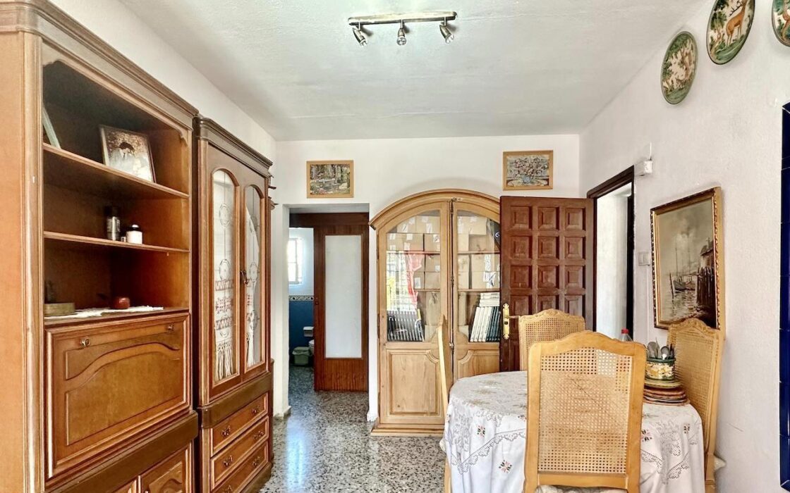 Вилла в Альфас-Дель-Пи, 4 спальни, большой бассейн, 190 кв.м