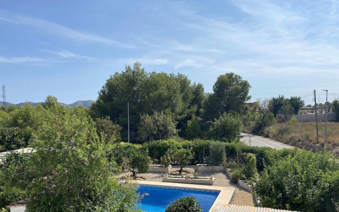 Вилла в Альфас-Дель-Пи, 4 спальни, большой бассейн, 190 кв.м