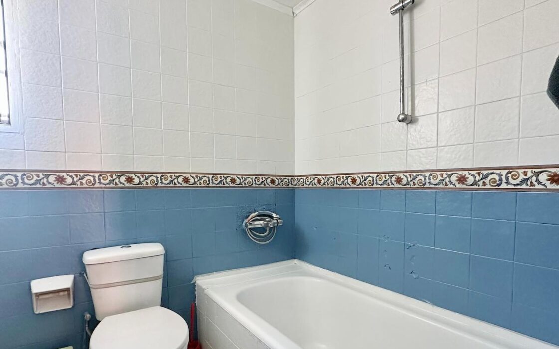 Вилла в Альфас-Дель-Пи, 4 спальни, большой бассейн, 190 кв.м