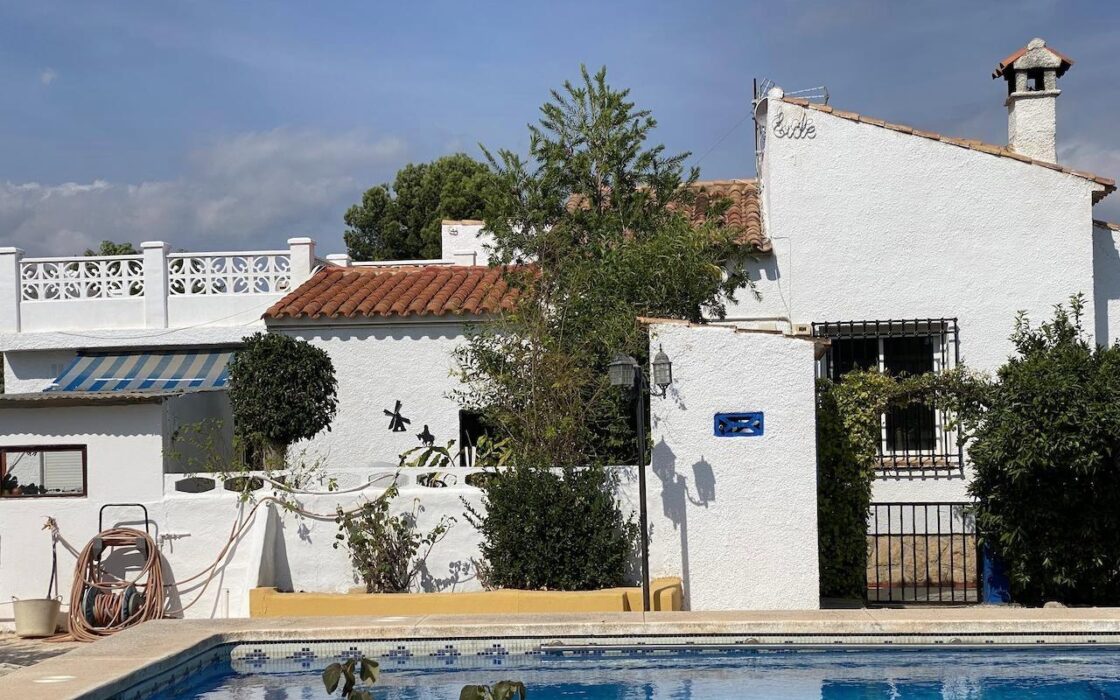 Вилла в Альфас-Дель-Пи, 4 спальни, большой бассейн, 190 кв.м