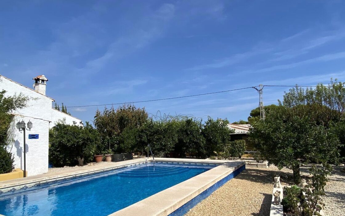 Вилла в Альфас-Дель-Пи, 4 спальни, большой бассейн, 190 кв.м