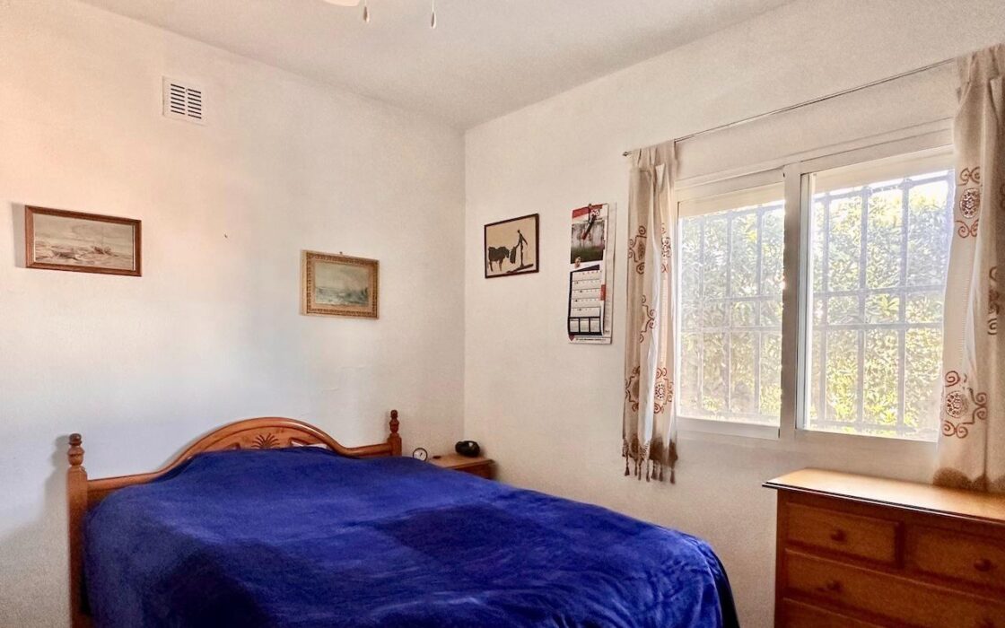 Вилла в Альфас-Дель-Пи, 4 спальни, большой бассейн, 190 кв.м