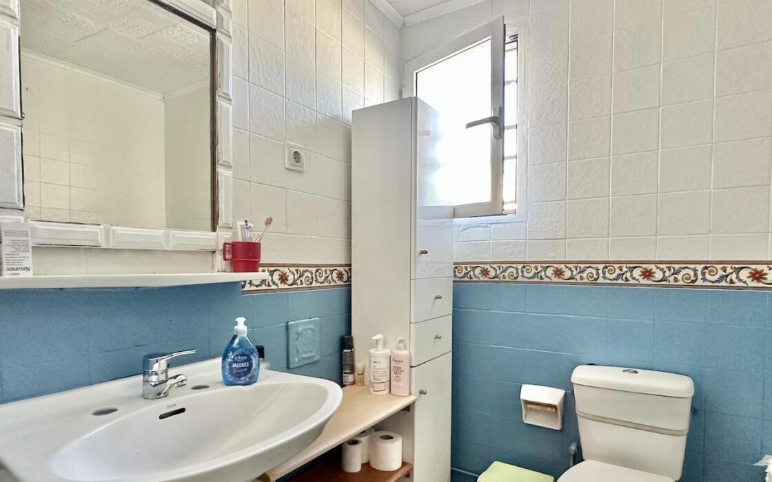 Вилла в Альфас-Дель-Пи, 4 спальни, большой бассейн, 190 кв.м