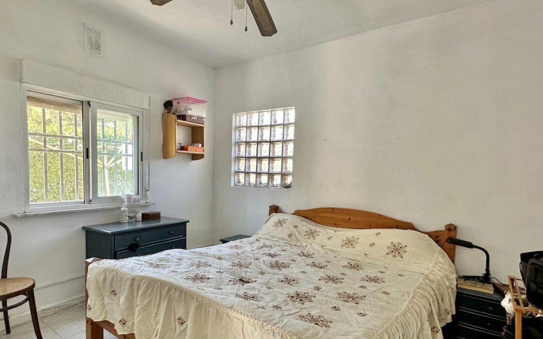 Вилла в Альфас-Дель-Пи, 4 спальни, большой бассейн, 190 кв.м