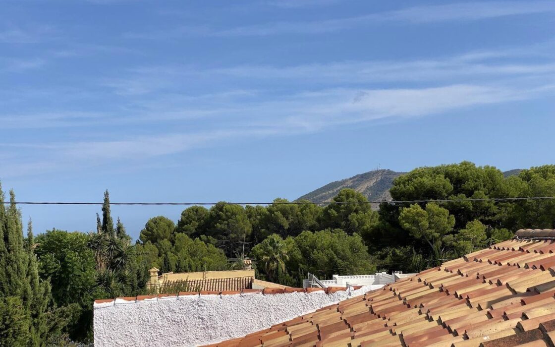 Вилла в Альфас-Дель-Пи, 4 спальни, большой бассейн, 190 кв.м