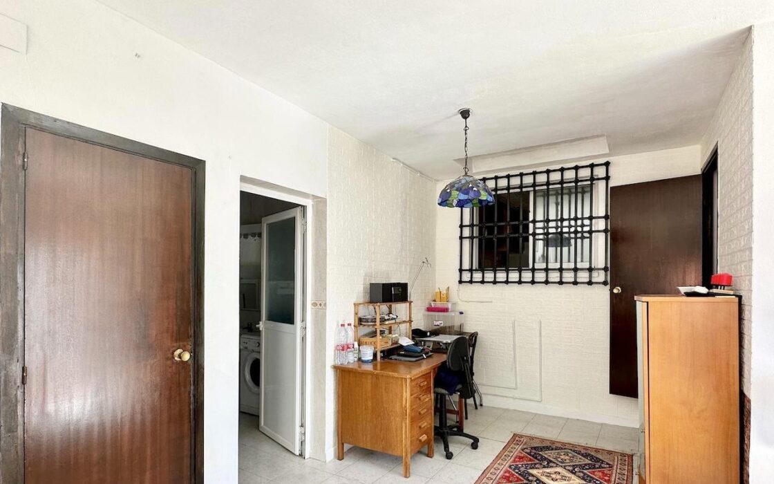 Вилла в Альфас-Дель-Пи, 4 спальни, большой бассейн, 190 кв.м