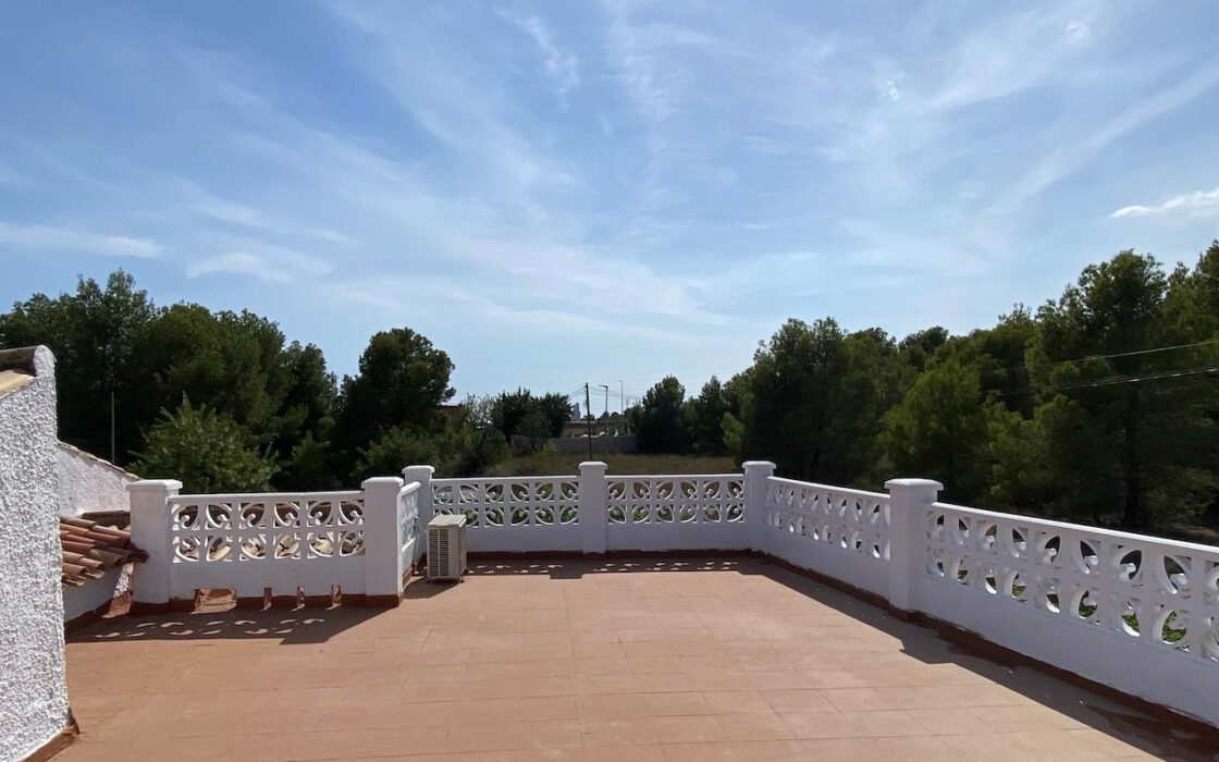 Вилла в Альфас-Дель-Пи, 4 спальни, большой бассейн, 190 кв.м